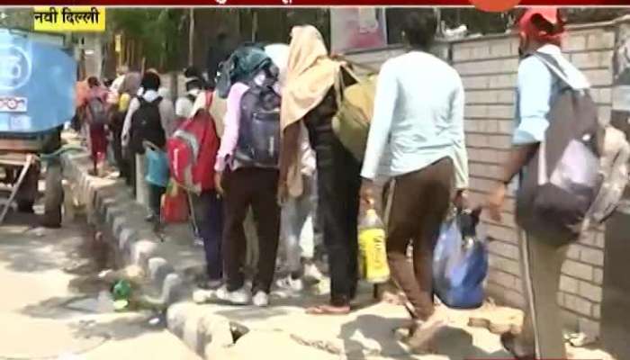 New Delhi Migrant Workers In Long Que For Registration To Go Back Home
