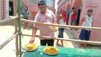 अबब! क्वारंटाईन सेंटरमधील 'हा' व्यक्ती एका दिवसात खातो ४० चपात्या, १० प्लेट भात