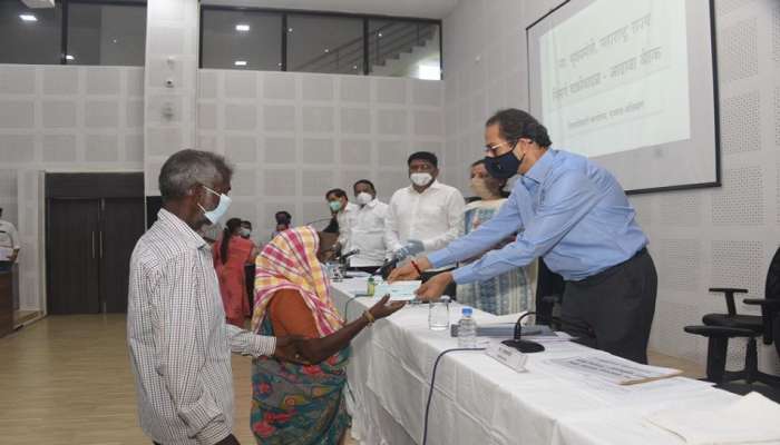 रायगडमधील चक्रीवादळातील नुकसानग्रस्तांसाठी १०० कोटी रुपयांची मदत