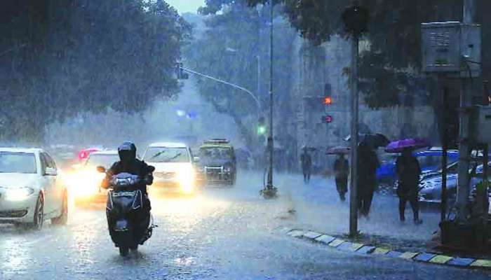 मुंबई आणि उपनगरात जोरदार पावसाच्या सरी; वातावरणात गारवा