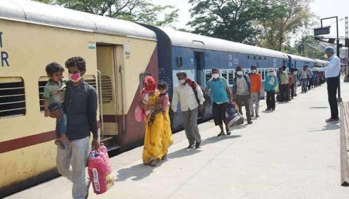 श्रमिक रेल्वेत ३७ बालकांचा जन्म, कोणाचं नाव &#039;करुणा&#039; तर कोणाचं &#039;लॉकडाऊन&#039; यादव