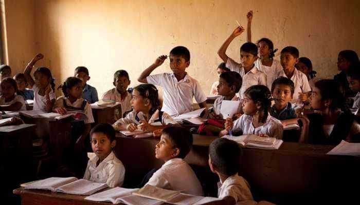 शाळांचे शैक्षणिक वर्ष सुरू करण्यास मुख्यमंत्र्यांची मान्यता