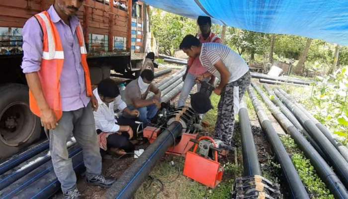 चक्रीवादळ तडाख्यानंतर अलिबाग येथे भूमिगत वीज वाहिनीचे काम सुरु