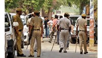 उत्तर प्रदेशात पोलीस आणि गुंडांमध्ये तुफान धुमश्चक्री, आठ पोलिसांचा मृत्यू
