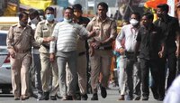 विकास दुबेच्या पत्नीला देखील पोलिसांनी केलं अटक 