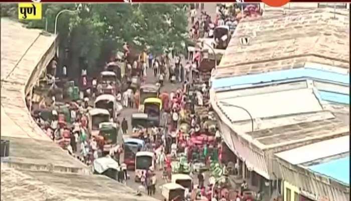 Pune Market Yard Crowded For People Shopping In Prepration For Lockdown.