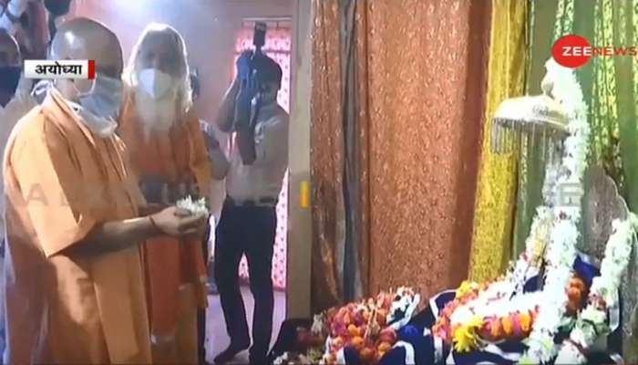 राम मंदिराच्या भूमिपूजनाआधी योगी आदित्यनाथ अयोध्येत