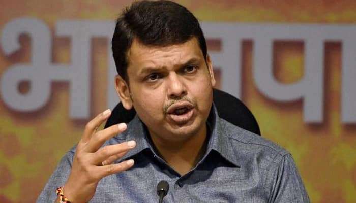 सरकारची ऑटो रिक्षा नेमकी कुठे चाललीय ? फडणवीसांचा टोला 
