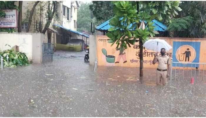 पावसाळ्यात पाण्याचे संसर्गजन्य आजार वाढतायत, अशी घ्या काळजी