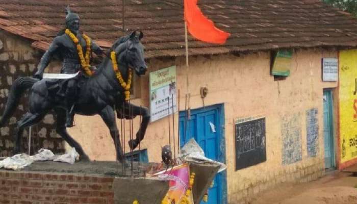 कर्नाटक सरकारने शिवाजी महाराजांचा पुतळा हटवला; शिवभक्तांमध्ये संतापाची लाट