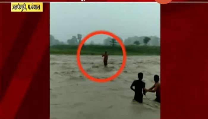 West Bengal Boys Saved Lady In Sudden Flood Situation