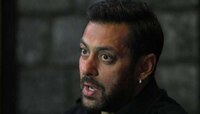 धक्कादायक! शार्पशूटरच्या निशाण्यावर सलमान खान 