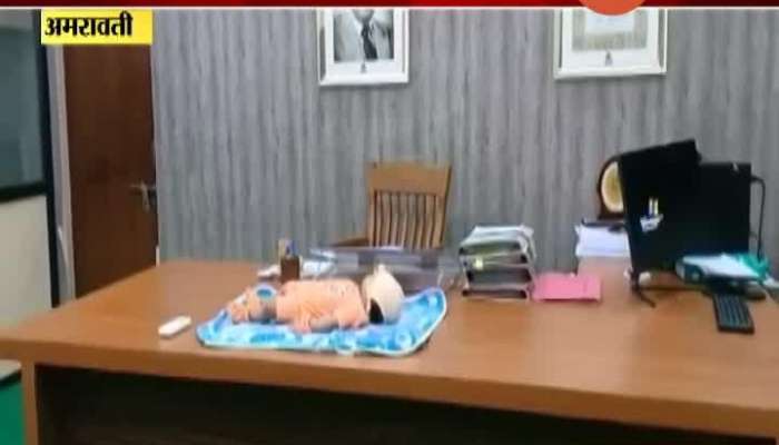 Amravati Women Kept Six Month Old Baby On Table Of Deputy Commissioner Of Social Welfare Department.