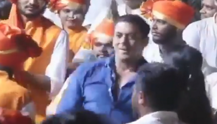 Viral Video : ढोल- ताशांच्या गजरावर जेव्हा बाप्पासाठी सलमान थिरकतो.... 