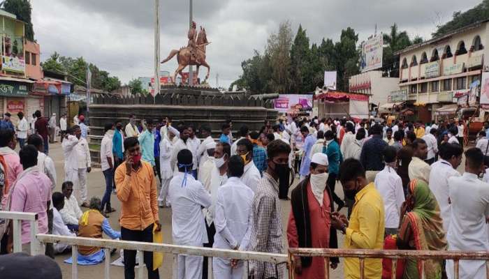 पंढरपूर मंदिर प्रवेश आंदोलन शांततेत, पोलिसांच्या विनंतीला &#039;वंचित&#039;चा प्रतिसाद 