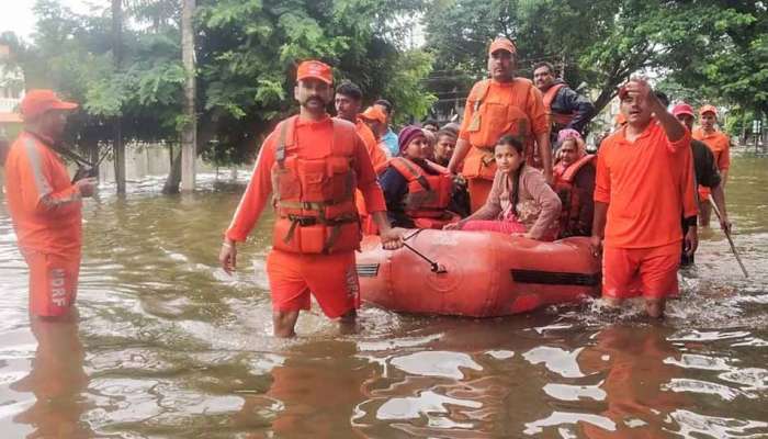 चंद्रपुरातील पूरग्रस्तांना प्रति कुटुंब दहा हजारांची तातडीची मदत 