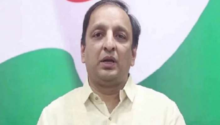 'मुंबई, मुख्यमंत्र्यांचा अपमान करणाऱ्या कंगनाला राज्यपालांनी तातडीने भेट दिली याचा खेद वाटतो'