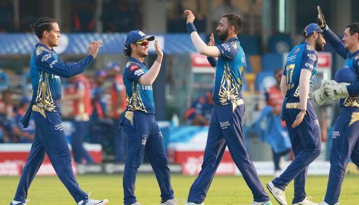 IPL 2020 : हैदराबादला नमवत मुंबईचा संघ विजयी 