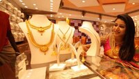 Gold Silver Rate : सोन्या-चांदीच्या दरात घसरण; पाहा आजचा दर 