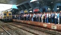 आता सर्वांसाठीच रेल्वे प्रवास खुला करण्याबाबत राज्य सरकारची महत्त्वपूर्ण बैठक 