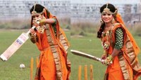 महिला क्रिकेटपटूचं मैदानावर लग्नाचं अनोखं फोटोशूट