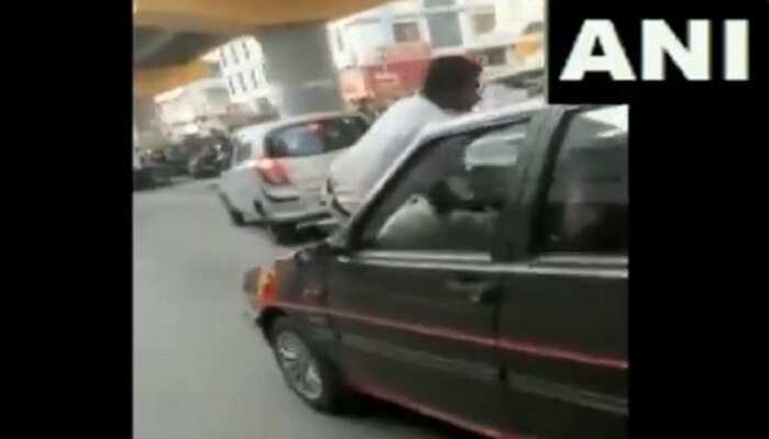 Video : मास्क नाही म्हणून हटकलं; त्यानं ट्रॅफिक पोलिसाला फरपटत नेलं 