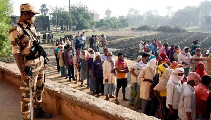 बिहार निवडणूक : तिसऱ्या अंतिम टप्प्यात ५४.०६ टक्के मतदान 