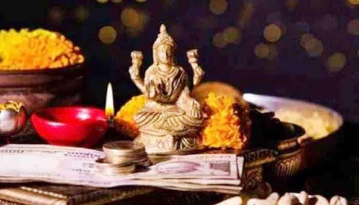 Dhanteras 2020 : धनत्रयोदशीची 'या' वस्तू खरेदी करा आणि या करू नका