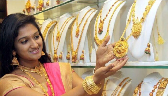 Gold Prices Today : सोन्याच्या दरात पुन्हा घट 