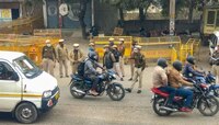 देशव्यापी संपासह केंद्र सरकारच्या शेतकरी कायद्याच्या विरोधात शेतकऱ्यांचे आंदोलन
