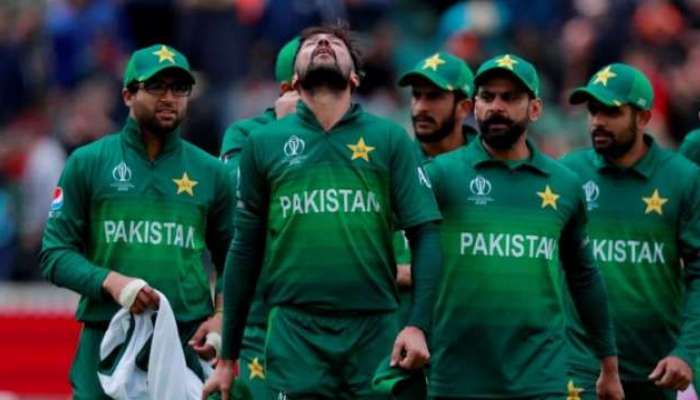 पाकिस्तानचा कर्णधार बाबर आझमवर महिलेचा शारीरिक शोषण केल्याचा आरोप