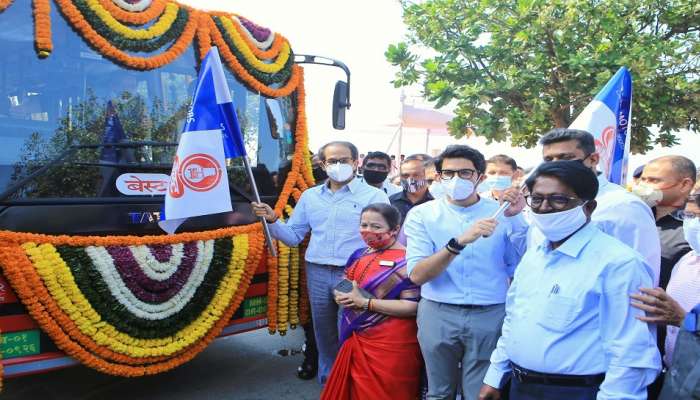 बेस्टच्या २६ इलेक्ट्रिक बसेसचे मुख्यमंत्र्यांचे हस्ते लोकर्पण  