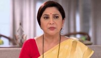 Video : रवी पटवर्धन यांना श्रद्धांजली वाहताना निवेदिता सराफ भावूक 