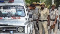 गर्लफ्रेंडला खुश करण्यासाठी चोरले ४४ लाख; पण....