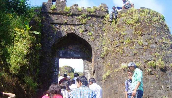 हुल्लडबाजी रोखण्यासाठी या किल्ल्यांवर पर्यटकांना जाण्यास मज्जाव 