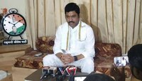धनंजय मुंडे राजीनामा देण्याची शक्यता, पक्ष कार्यालयात पोहोचले