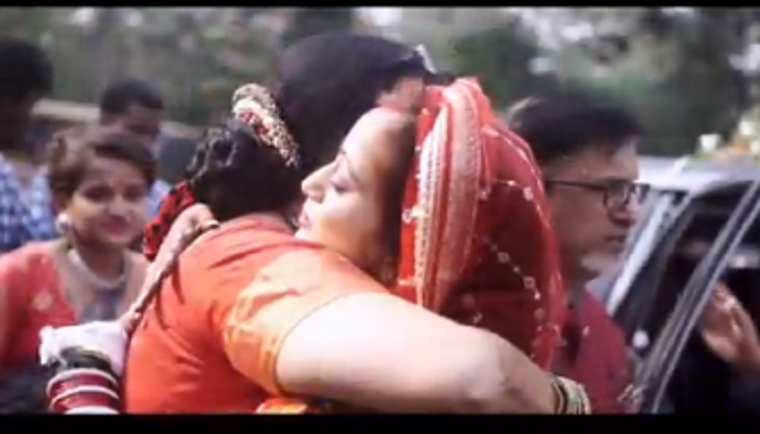 'जन्म देऊनी केले न फिटणारे उपकार'; नववधू मानसी आईला म्हणते...