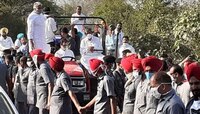 शेतकऱ्यांच्या हिंसक आंदोलनानंतर राहुल गांधींचं ट्विट