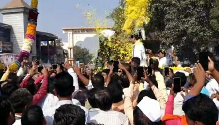 कार्यकर्त्यांशी बोलताना धनंजय मुंडे झाले भावूक (व्हिडीओ)