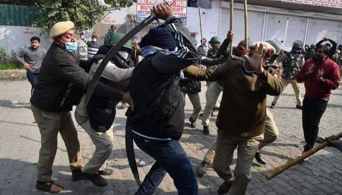 VIDEO: सिंधू बॉर्डरवर पुन्हा तणाव, पोलिसांकडून अश्रूधुराचा वापर