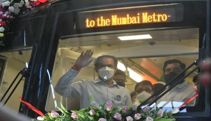 मुंबई मेट्रोच्या पहिल्या स्वदेशी कोचचे मुख्यमंत्री उद्धव ठाकरे यांच्या हस्ते उदघाटन 