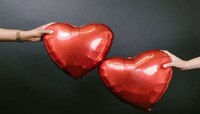 Valentine's Day : 'या' राशीच्या व्यक्तींना मिळणार प्रेम 