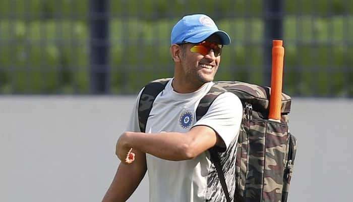 सुपर कूल Dhoni चा पत्नी साक्षीसोबतचा डान्स व्हिडिओ व्हायरल