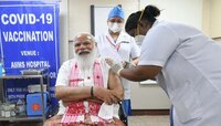 पंतप्रधान नरेंद्र मोदी यांनी टोचून घेतली कोविड लस 