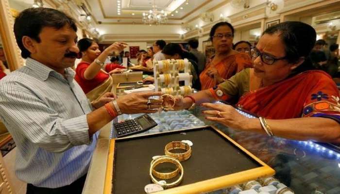 Gold Price Today : सोने आता महाग होणार का, तज्ज्ञांच्या मते कधी करावी खरेदी? 