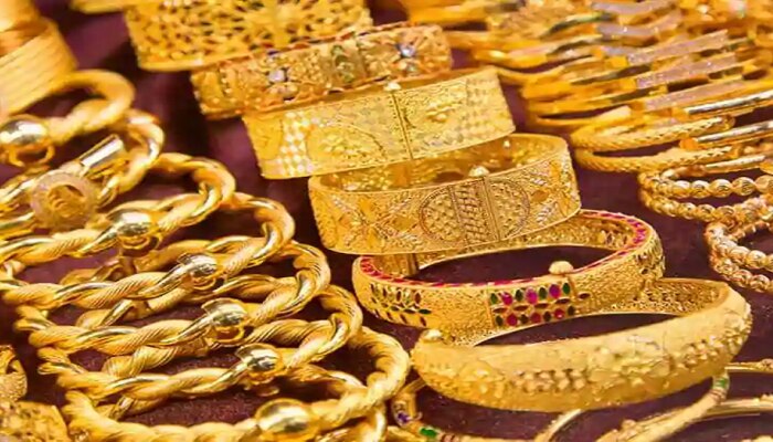 Gold Price Today | वर्षभरातील सोन्याची विक्रमी घसरण, सराफा बाजारात तुंबड गर्दी