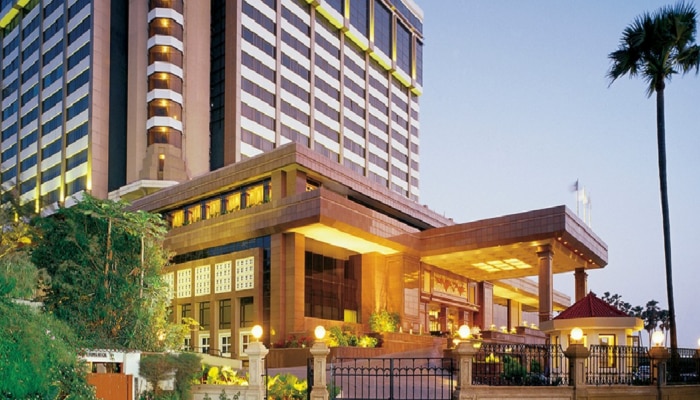 एक्स्पायर झालेले पदार्थ आढळल्याने मुंबईतील या प्रसिद्ध हॉटेलवर एफडीएची कारवाई