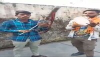 'या' तरुणांचं भोलबाबा गाणं ऐकून पंतप्रधान मोदी म्हणाले 'बहुत बढ़िया'!