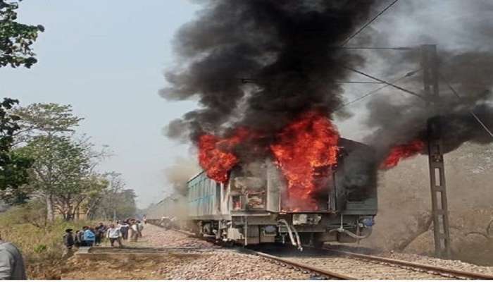 दिल्ली-डेहराडून शताब्दी एक्स्प्रेसला आग; मोठा अनर्थ टळला