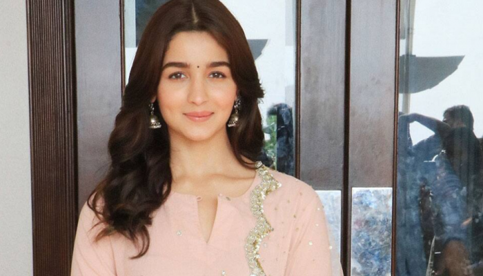 Alia Bhatt : गंगूबाईनंतर सीतेच्या भूमिकेत आलिया....बर्थ डेला लूक रिलीज